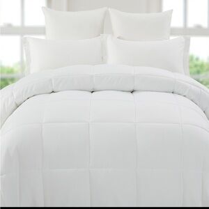 Natural Comforts Down Alternative Twin XL Comforter NEW